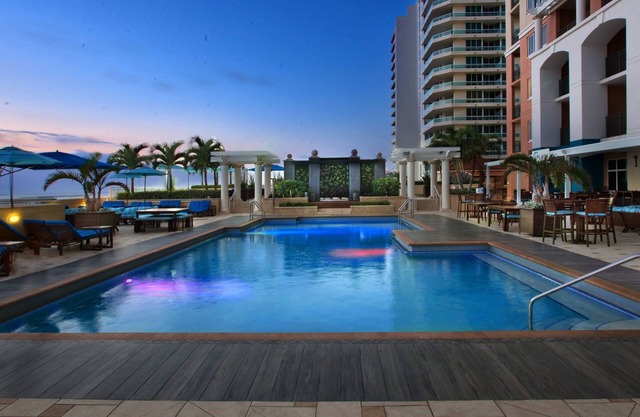 Marriott's Beachplace Towers - Luxury 2BR BeachfrontnFully equipped Kitchen