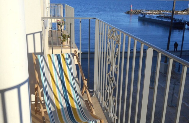 Marseillan Waters-edge. South-facing terrace. 13-23 Sep or 23 Sep-1 Oct possible