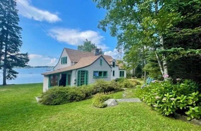 Marshall Point Cottage, classic 5-bedroom Maine cottage with harbor views