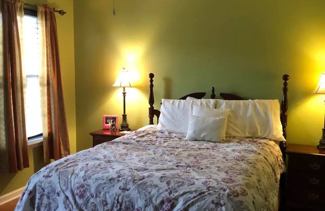 Martinez home Masters Rental- Sleeps 8nn