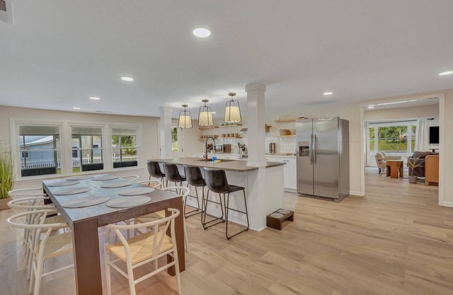 Marvelous Manning: 4-Bdr + Studio + Waterfront