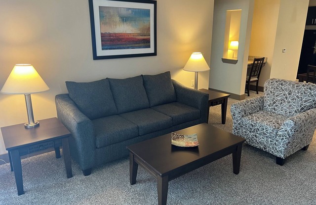 Marvelous Mason location - fully furnished 2 bed 2 bath w/elevators