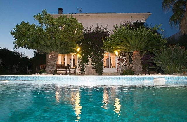 MAS CATALAN 12/14 people - PRIVATE SWIMMING POOL and PARKING