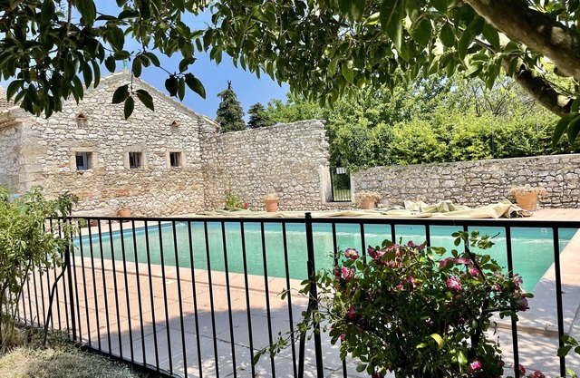 Mas de caractère ancienne magnanerie/Swimming pool/Comfort 8 km from Grignan/🐕