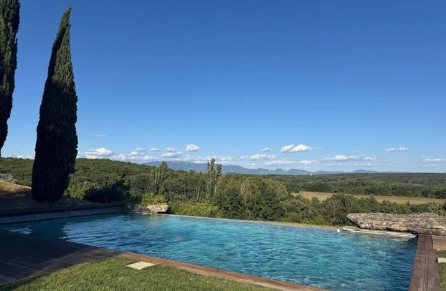 Mas with swimming pool and exceptional view of Mont Ventoux and Château de Grignan