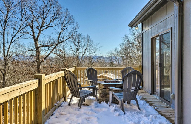 Massanutten Resort Home w/Deck + Mountain Views!
