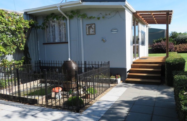 Massey Country Cottage - 11 Kms to Lake Karapiro and 7 Kms to Cambridge Center