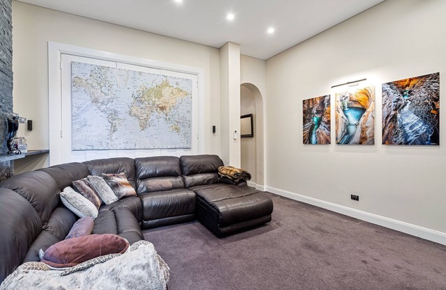 Massive 9 Bed, 3 Bath, 2 Kitchen. $4 Million Mansion - City Centre, Home Cinema!