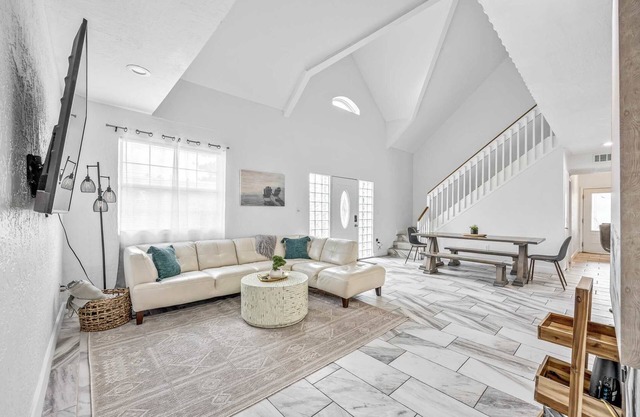 Massive Property With Pool Perfect for Big Groups