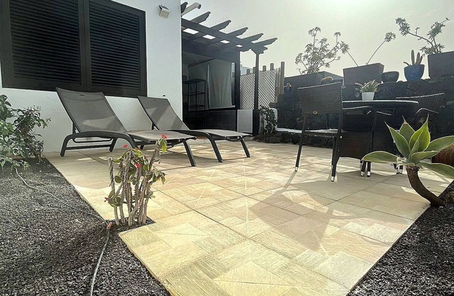 Matagorda 2 Bedroom Villa only 5 minute walk to the Beach and Commercial Centre