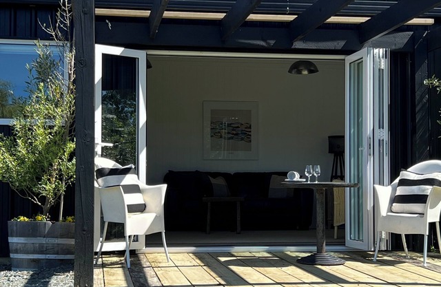 Matakana Village Secluded Countryside Barn Stay