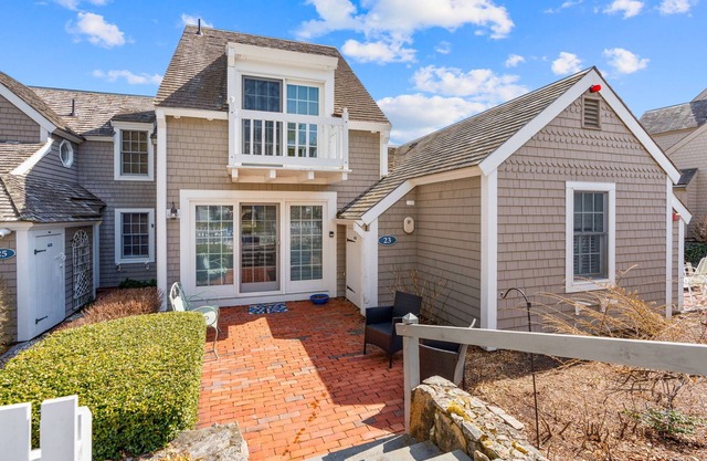 Maushop Village-2 bedroom, 1.5 baths. Sleeps 4, with private beach