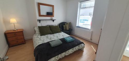 Mayfield , 2 bed slp 6 Roomy dog friendly Gosport town house