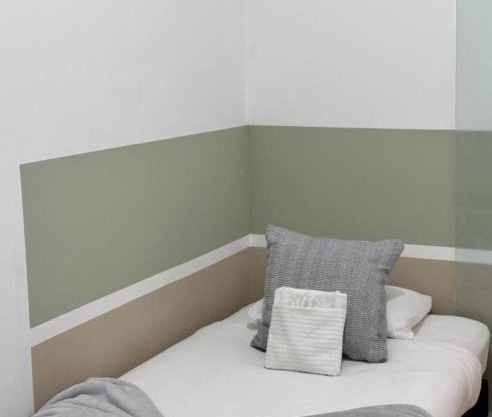 MBZ - Cosy Separate Room in Unique Flat