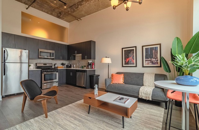 McCormick 2B/2Ba for up to 8 guests w Opt Parking