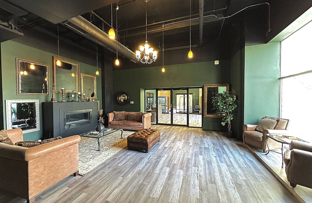 McCormick Place luxurious 5 bed/3 bath HUGE Suite for groups
