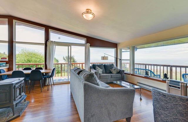 McKinleyville Getaway w/Hot Tub & Ocean Views!