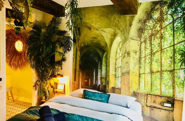 Me and Mrs Jones Suite Jacuzzi Hypercentre