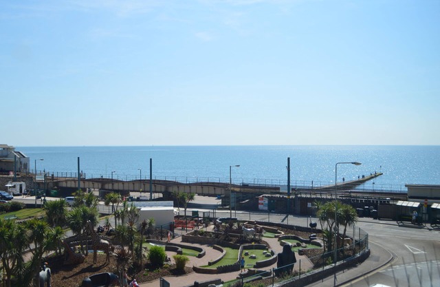 Mead Flat in the Heart of Dawlish with Great Sea Views 150m from the Beach