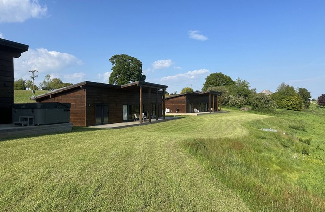 Meadow Valley Lodges - Lodge 3 with hot tub