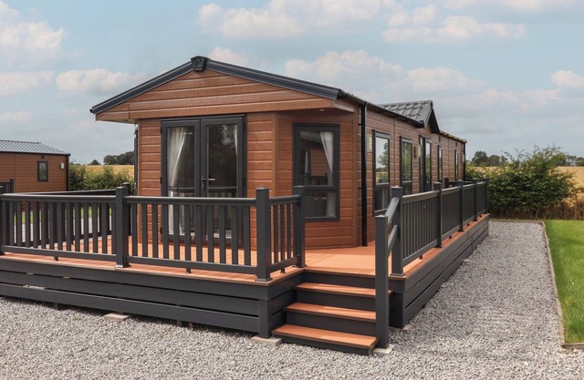 MEADOWS PARK 2, family friendly, with hot tub in Hornsea