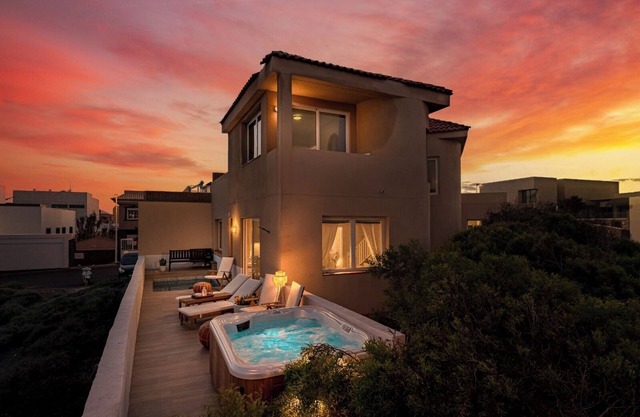 Medano Seaside Villa, Jacuzzi & Pool