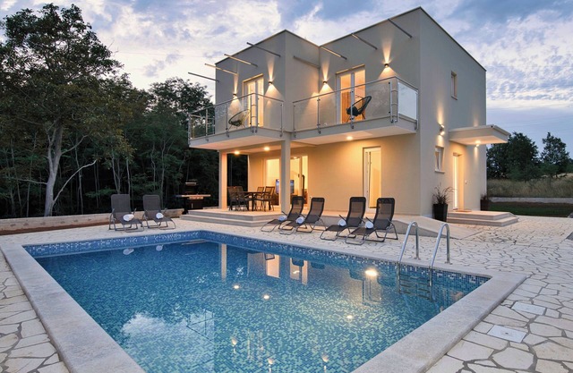 Mediterranean elegance just minutes from the beach