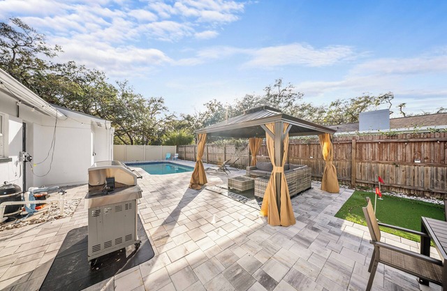 Mediterranean Oasis! Pool, Putt Putt, & Grill!