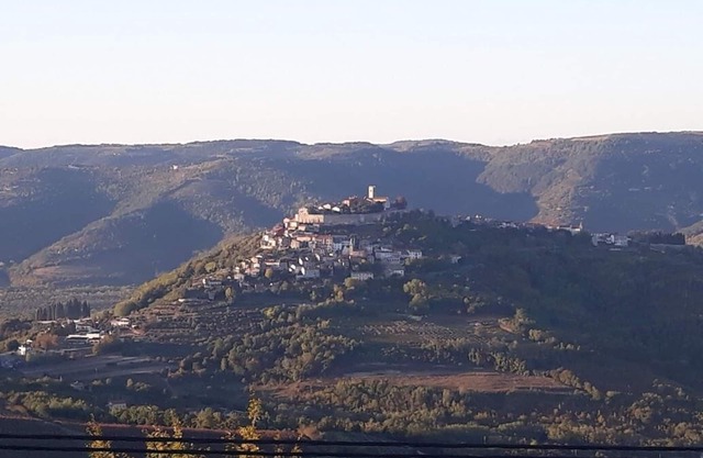 Meloni - Best lookout house