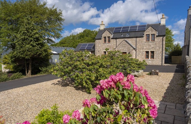 Melville Lodge - a cottage that sleeps 6 guests in 3 bedrooms