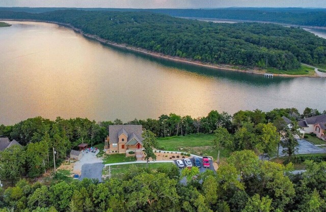 Memory Maker 12 min from downtown- King Suites- Firepit & Hot Tub