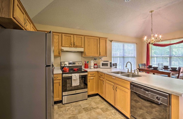 Memphis House w/Yard 25 Minutes to Beale Street!