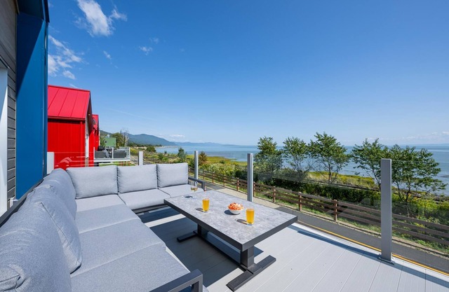 Mer et Mont 1223: Spa & River Views Near Le Massif