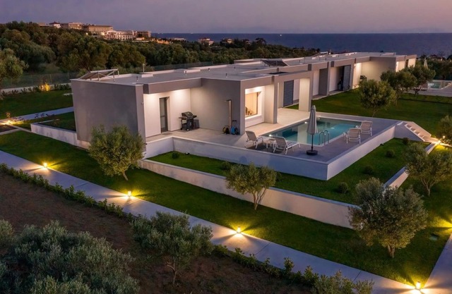 Merelia Luxury Villas - Sunset with Heated Pool
