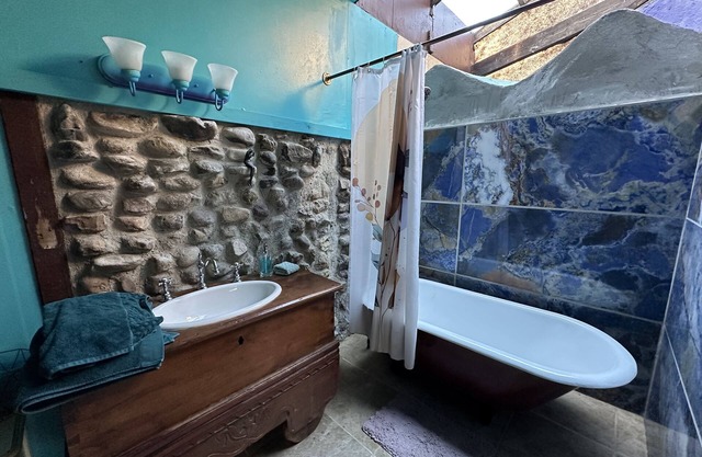 Mermaid Suite + Private Trails, Cave and Creek!