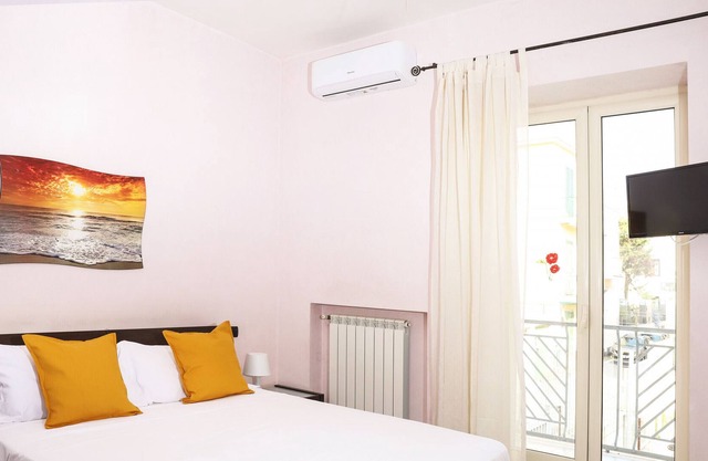 Metro Solfatara Apartment by Wonderful Italy