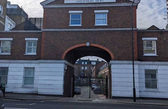 Mews House - Notting Hill Gate - 700 yards to Portobello Road