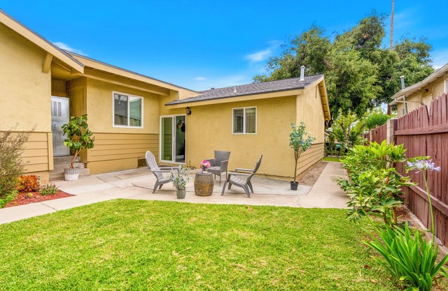 MI- Ranch style 3 bedroom 2 bath Quiet & safe Neighborhood king-bed!