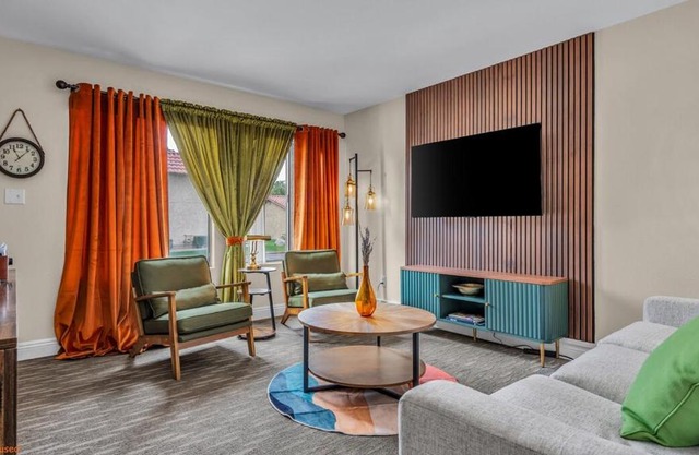 Mid-Century Desert Getaway