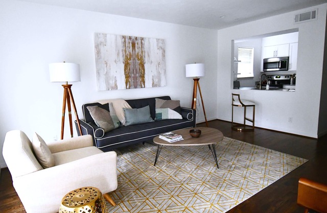 Mid Century - King Bed - Parking - HP/Design Dist/Katy Trail/Uptown