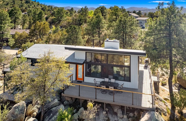 Mid Century Modern home in the boulders. Amazing views. 1.4 miles from downtown.