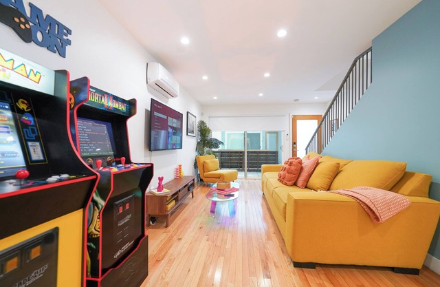 ☞ Mid Century Modern ☞ Near Disney & Knotts ☞ AC ☞ W/D ☞ Parking ☞ 200Mbs ☞