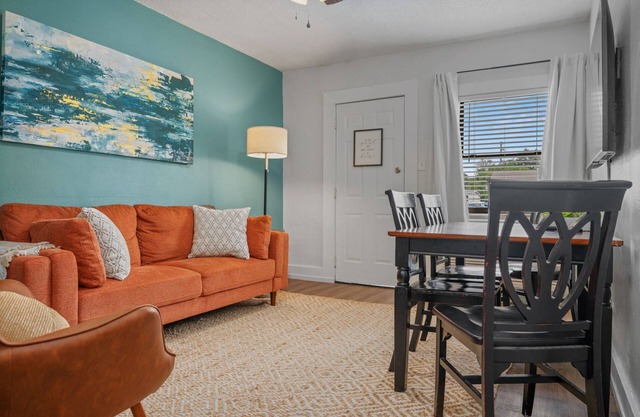 Mid Century Remodeled Suite in Midtown – 20A
