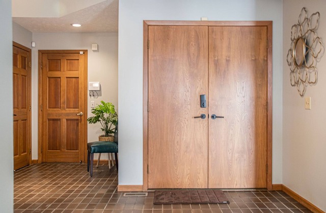 Midcentury Mansion - Central Omaha Location!