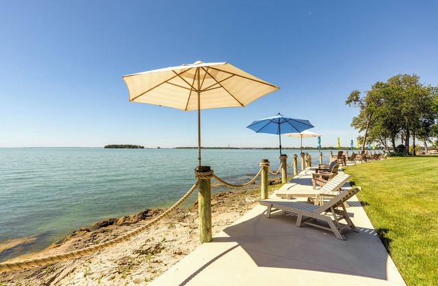 Middle Bass Island Cottage w/Grills & Fire Pit