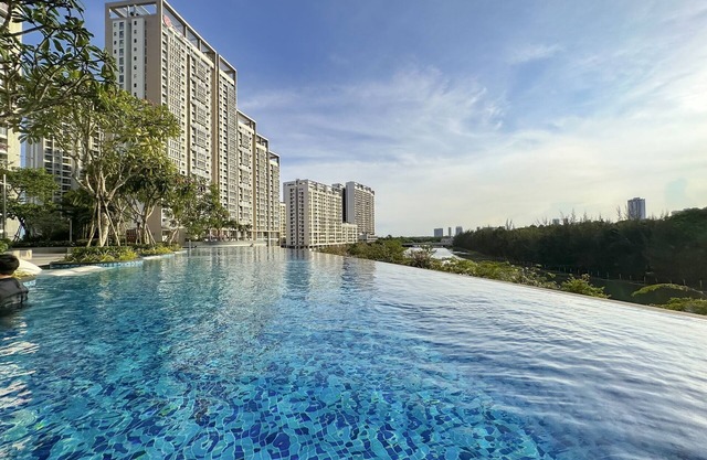 Midtown The Peak Apartment by VnHouse