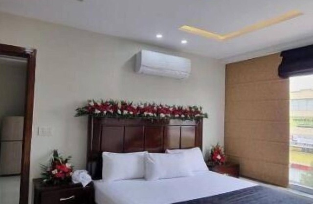 MIDWAY HOTEL & RESIDENCY - Studio Apartment Unit S1