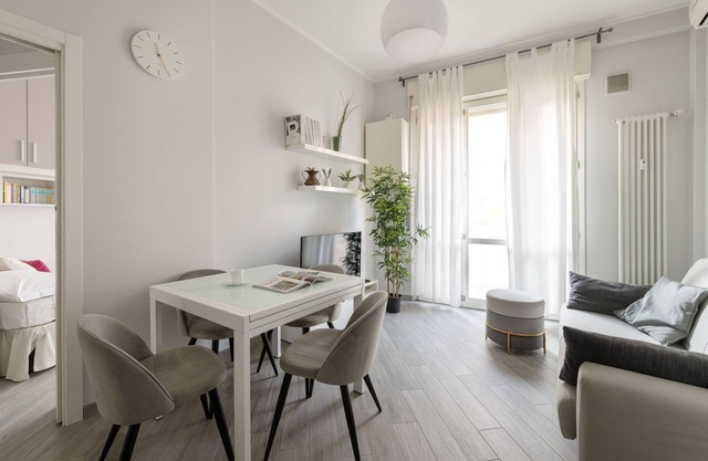 MILANO ADORABLE HOME - a cute apartment in Milan city centre: 2 BDR, 4 guests
