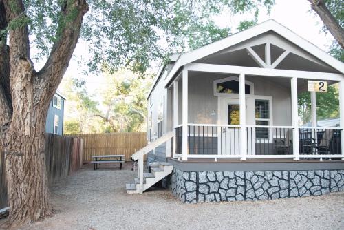 Mill Creek Falls Cabin - Edge of the Desert #02