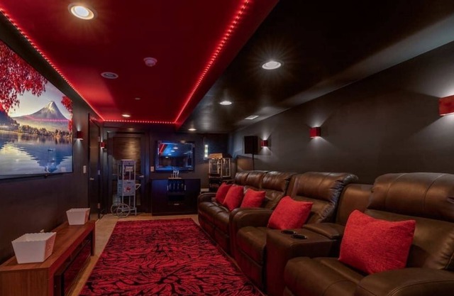 Million dollar Mini Man$ion in No Lib w/2 Parking